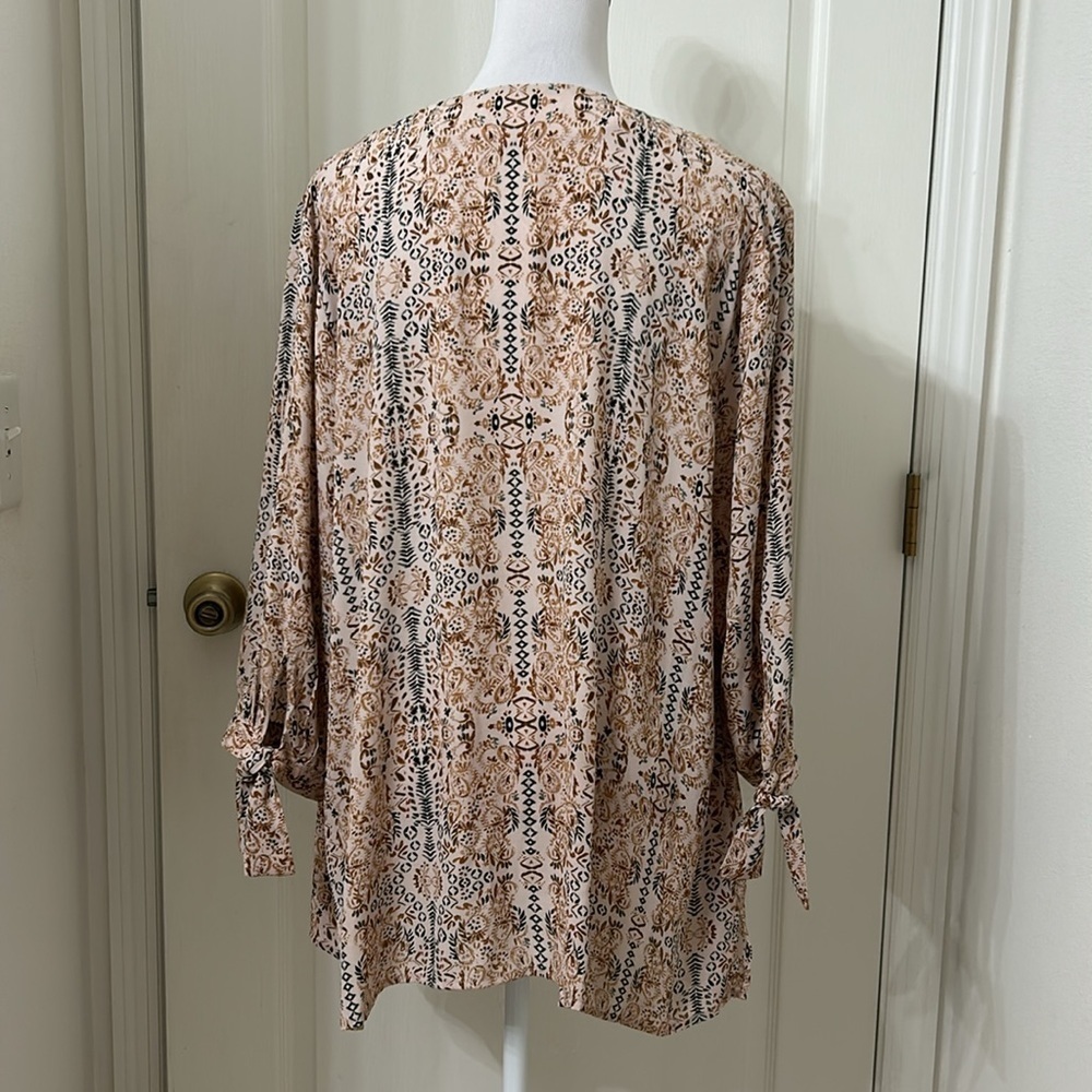 Violet+Claire Tan/Brown Pattered V Neck Tunic Sz 2X - Picture 4 of 11